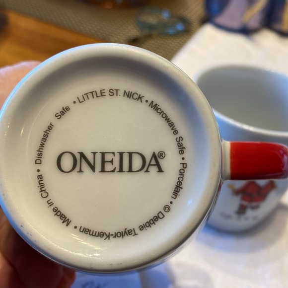 Oneida Christmas mugs. Little St Nick Debbie Taylor Kerman. NWOT set of 4 - Picture 6 of 6